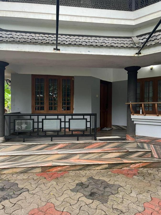 H Villa Nilambūr Exteriör bild
